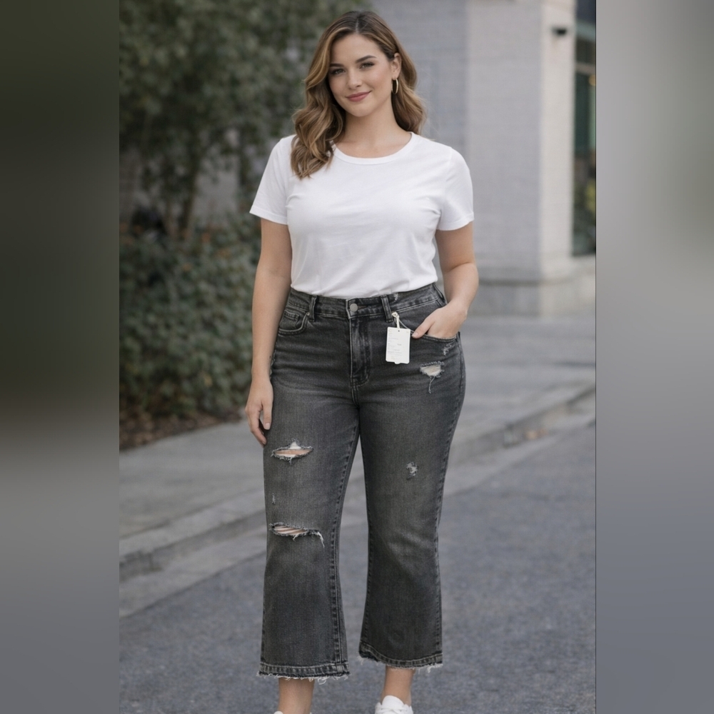 NWTs, A.N.A High Rise Cropped Flare. Black Jeans. Size 8